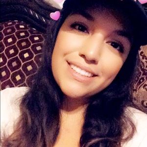 Meet your Posher, Paola